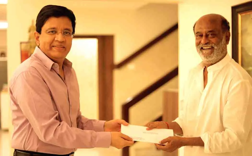 Kalanithi Maran met rajinikanth and handed over a cheque, celebrating the historic success of  Jailer
